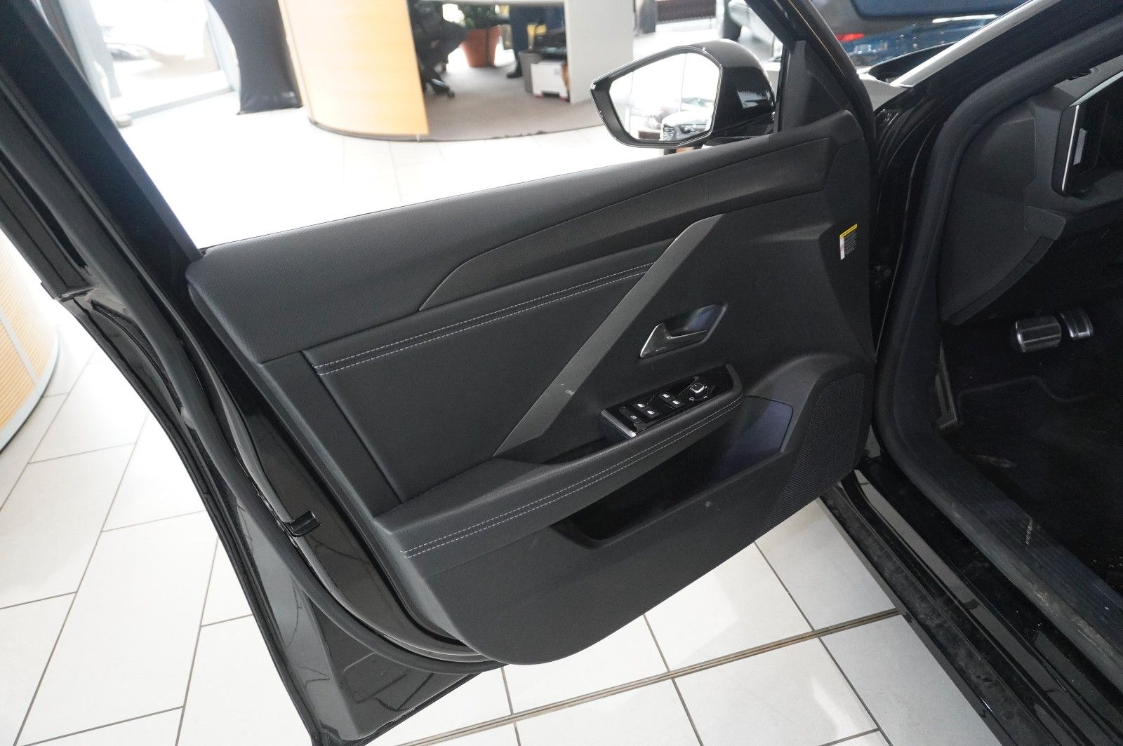 Fahrzeugabbildung Opel Astra L ST 1.2T GS SPORT NAVI/LED/VIRTUAL/SH/AHK