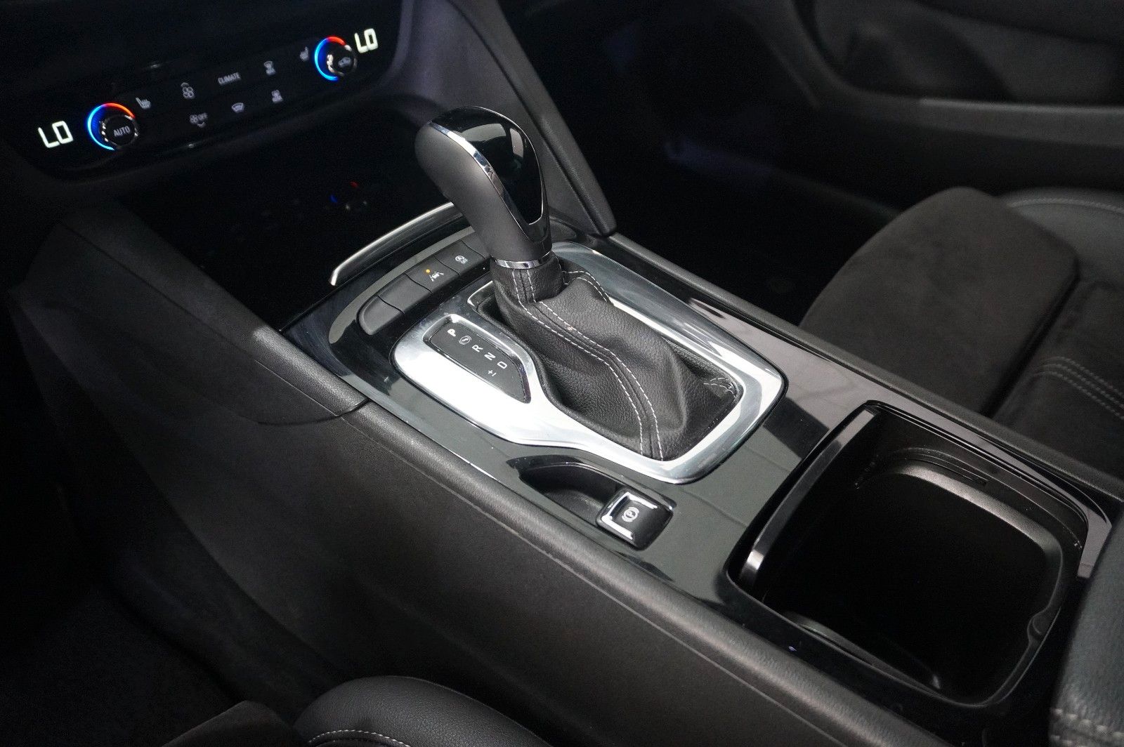 Fahrzeugabbildung Opel Insignia B ST 2.0D ULTIMATE NAVI/OPC/VIRT/SH/AHK
