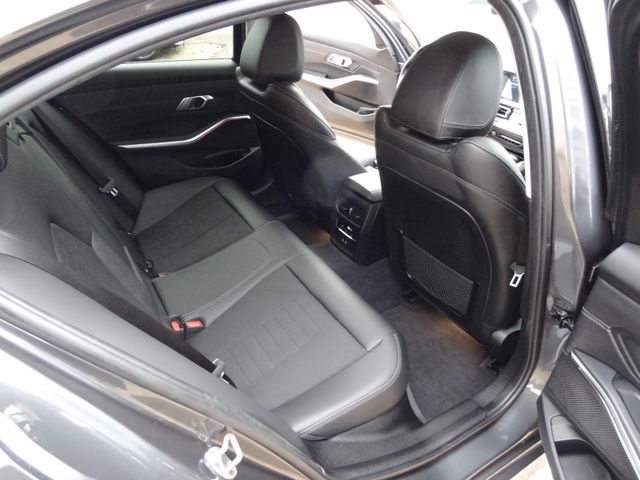 Fahrzeugabbildung BMW 320d Sport Line/1.Hd/Virtual/AHK/Leder Navi/