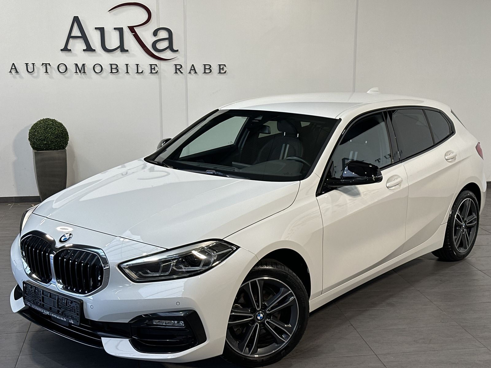 Fahrzeugabbildung BMW 118i 5-Türer Aut. Sport-Line NAV+LED+HIFI+17ZOLL