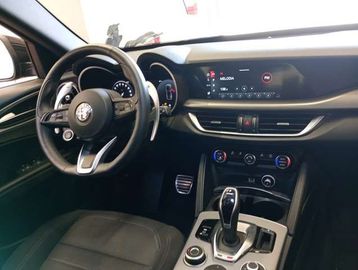 Alfa-Romeo Stelvio - 9