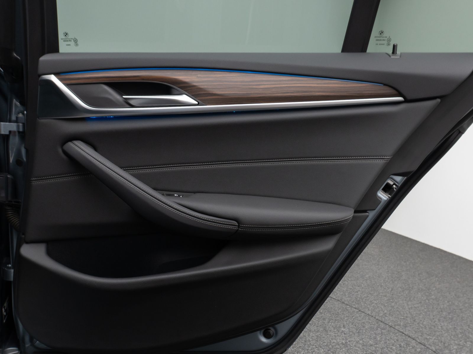 Fahrzeugabbildung BMW 530e xD M Sport Panorama 360°DAB HiFi AHK Alarm