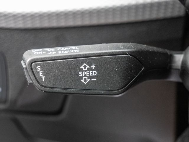 Q2 35 TFSI S tronic PDC SHZ KAMERA NAVI LED