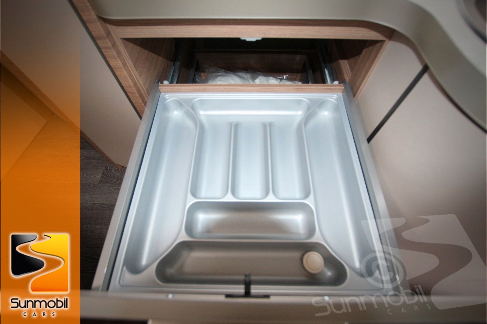 Fahrzeugabbildung Knaus Live Wave 650 MF Automatik 180 PS LP.97.994,00€