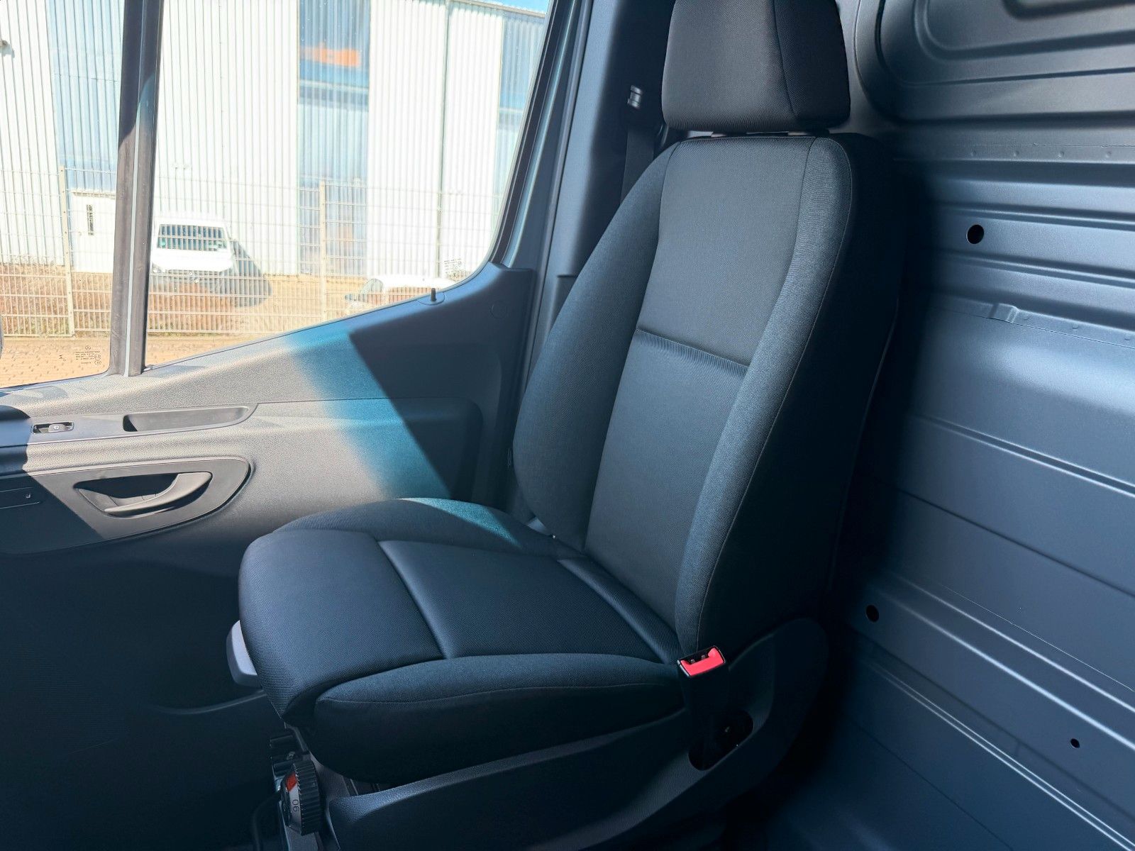 Fahrzeugabbildung Mercedes-Benz Sprinter 419 CDI 4x4 Extralang AHK Stdheiz