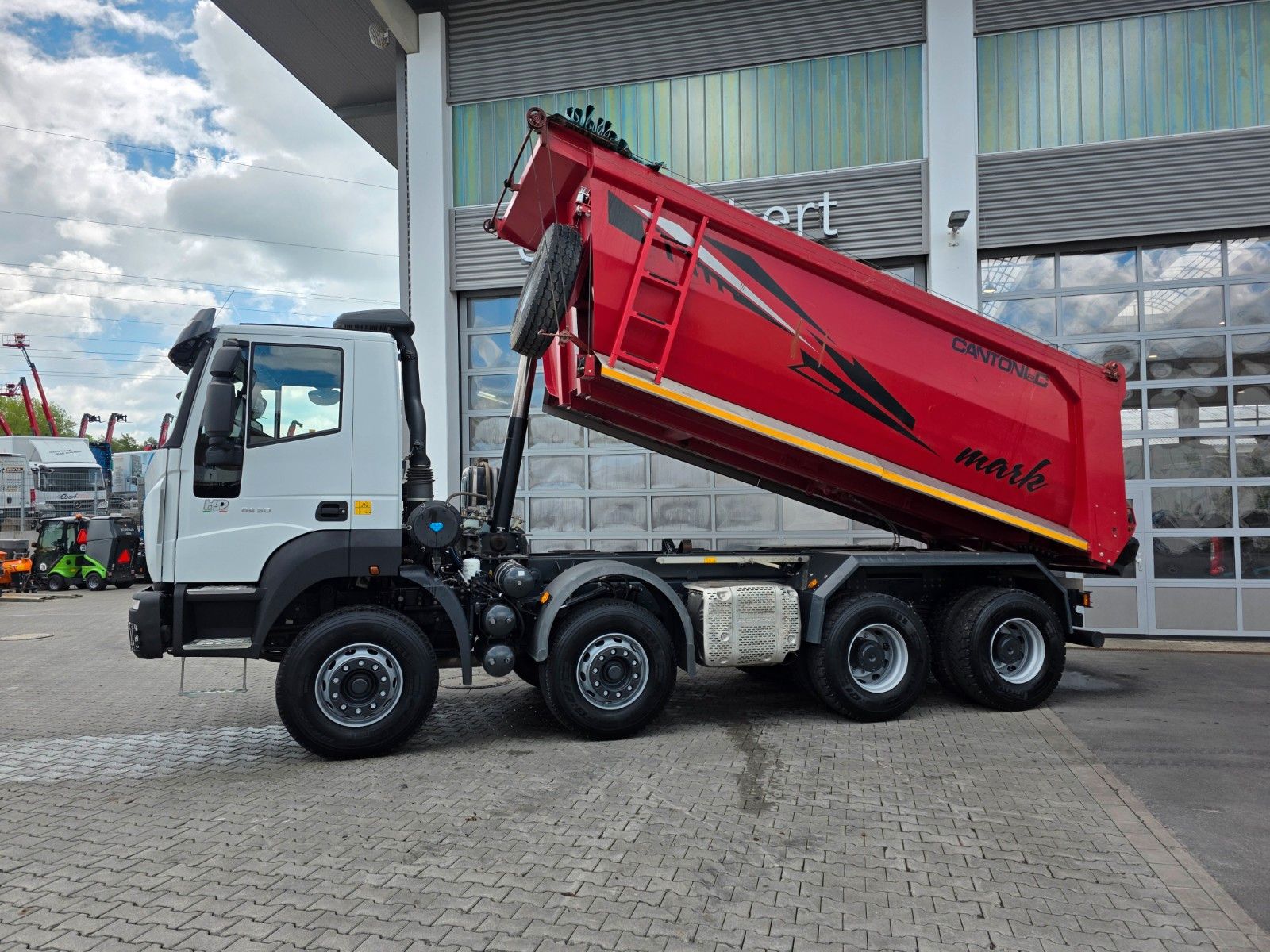 Fahrzeugabbildung Iveco Astra HD9 84.50-80 8x4 Muldenkipper Schalter