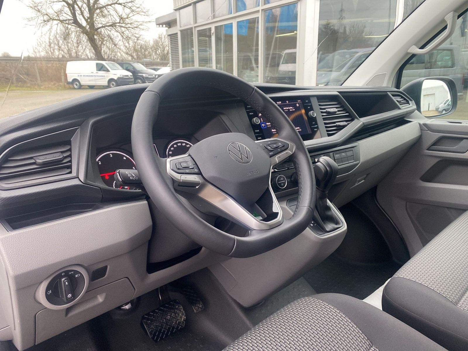 Fahrzeugabbildung Volkswagen T6 Caravelle T6.1 LR Trendline LED PDC