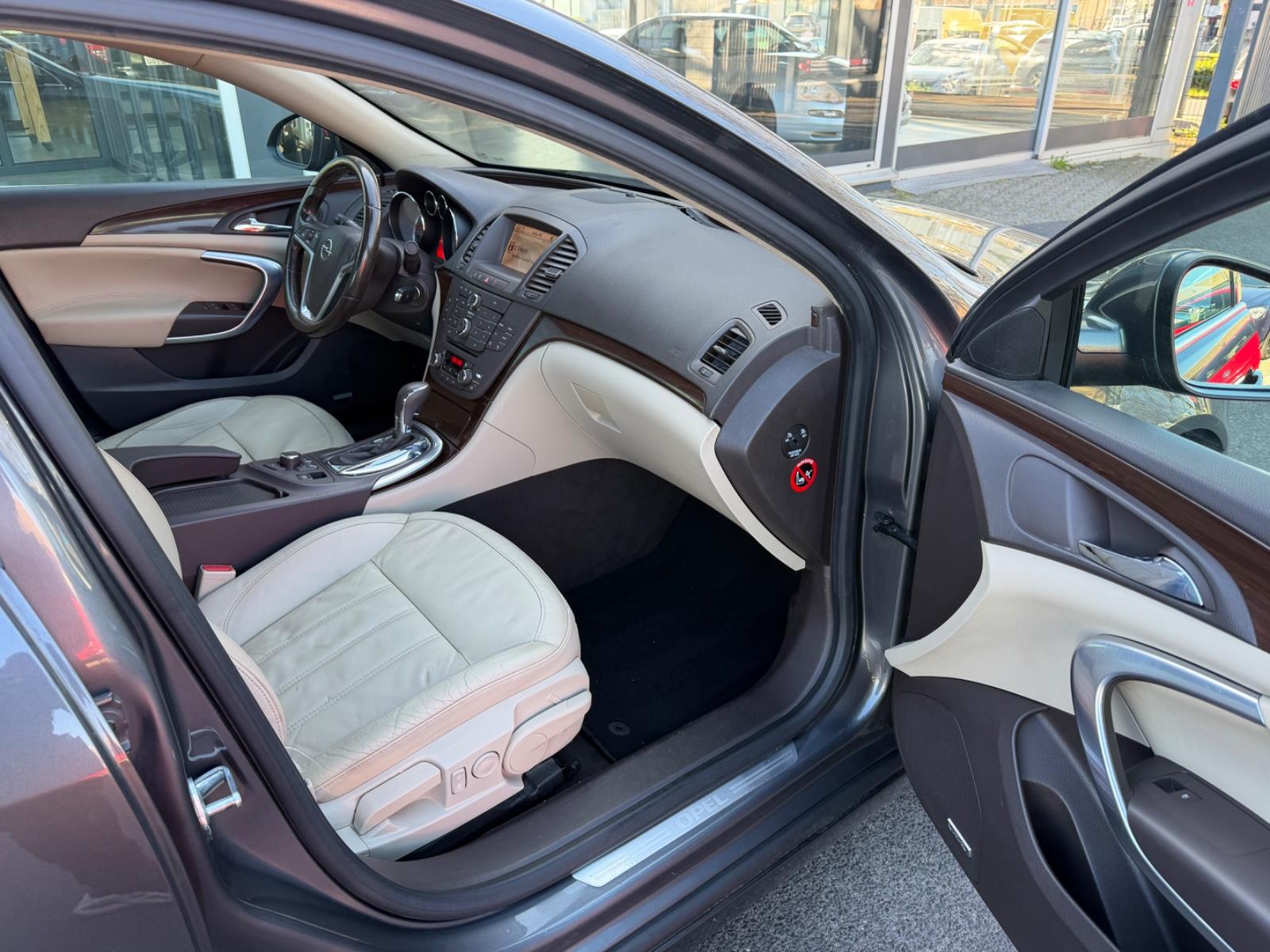 Opel Insignia A Lim. Cosmo 4x4 OPC Line Aut. Leder