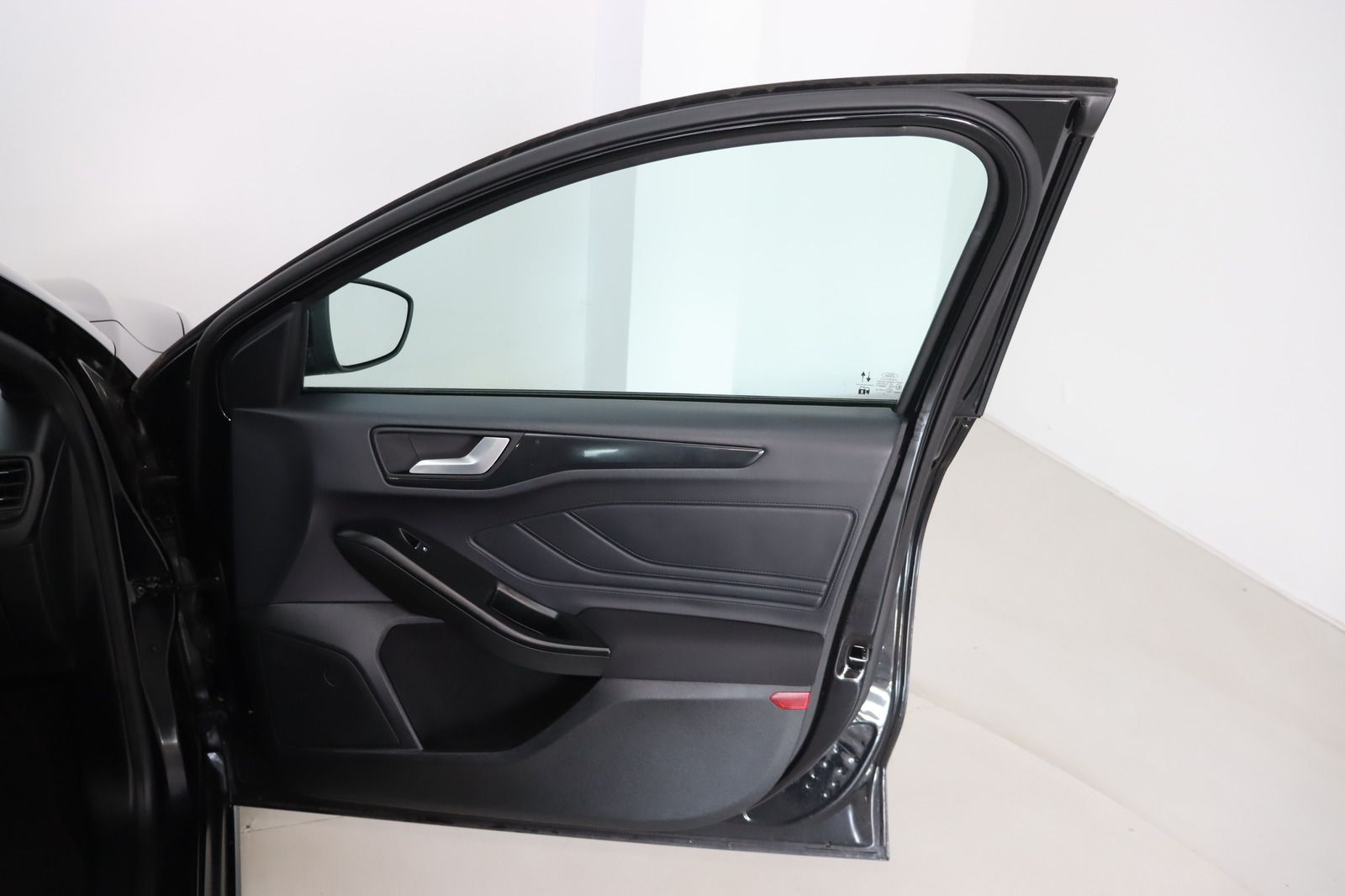 Fahrzeugabbildung Ford Focus St-Line * LED * Keyless * Navi * RFK