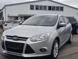 Ford Focus Lim. Trend*NEU*TÜV*1.6*NUR*70KM* Gepflegt - Ford Focus aus 2011: Limousine