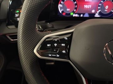 Fotografie des VW Golf VIII 2,0l TSI DSG GTI