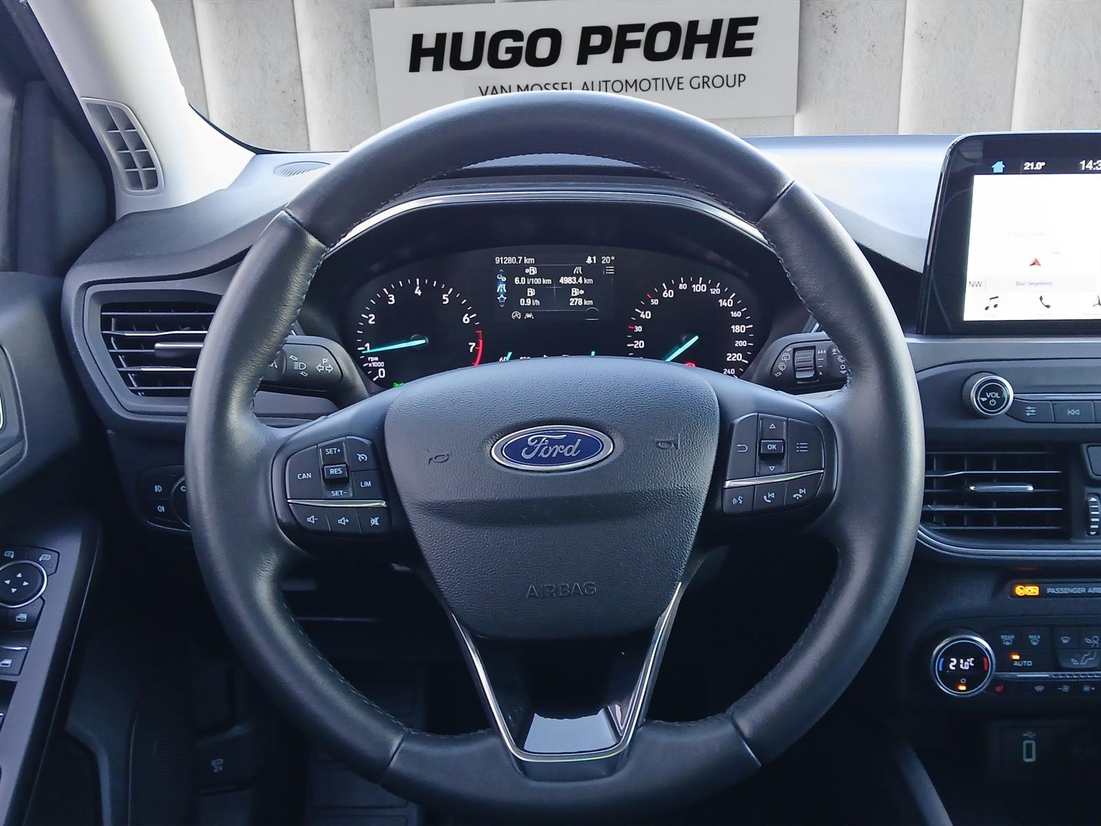 Ford Focus Titanium Turnier LED NAVI AHK KAMERA
