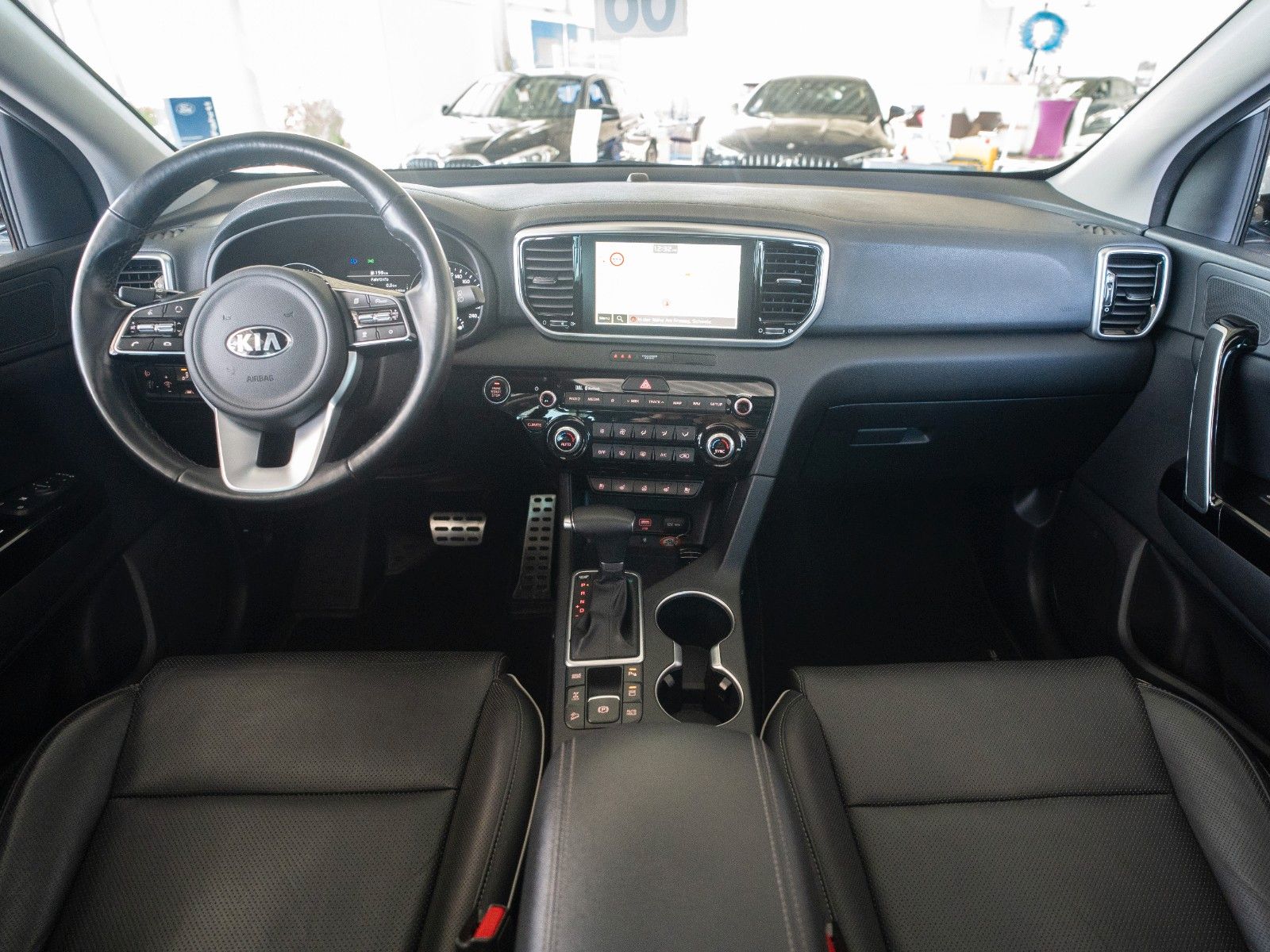Fahrzeugabbildung Kia Sportage Platinum Edition 4WD/AHK/PANO/KAMERA