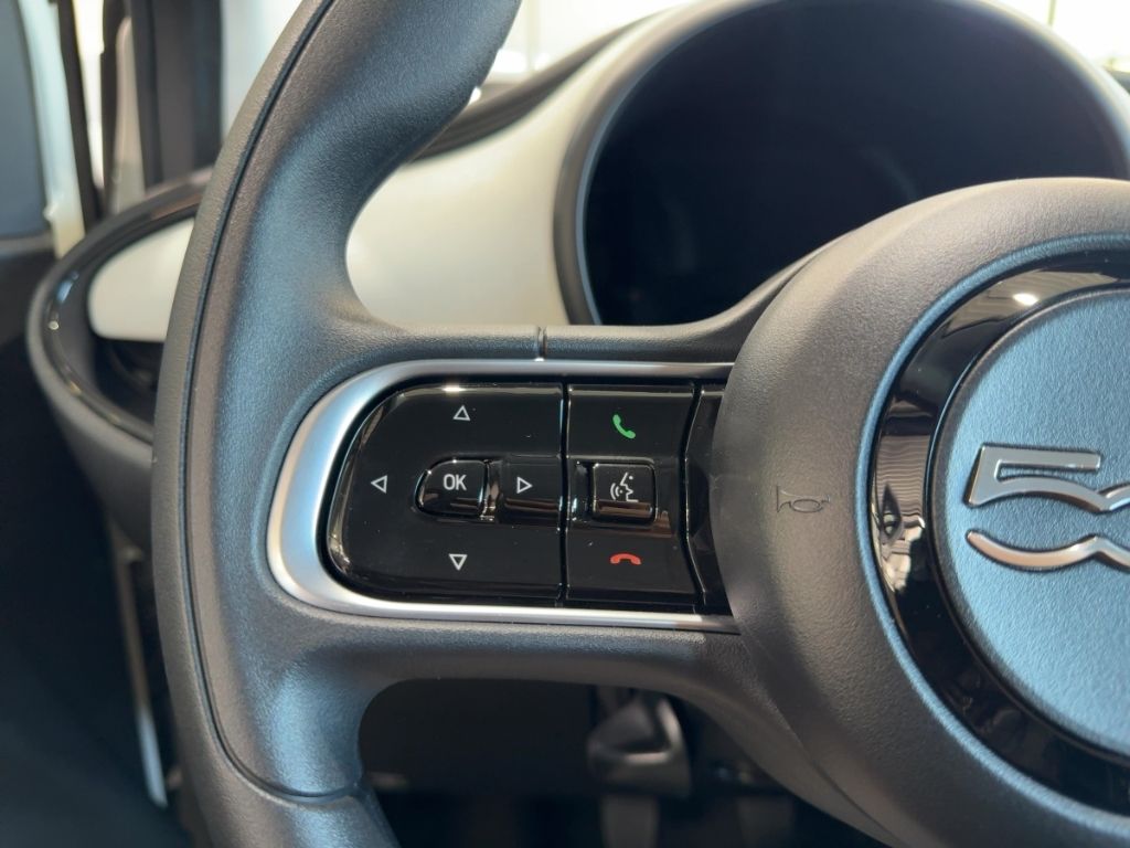 Fahrzeugabbildung Fiat 500 Hybrid Pop, Tech-Paket, DAB, Klimautom, CarP