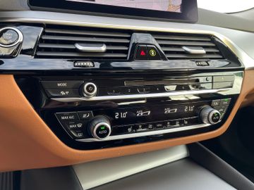 Fahrzeugabbildung BMW 520 d Lim Aut. Navi Leder LED Temp. RFK uvm.