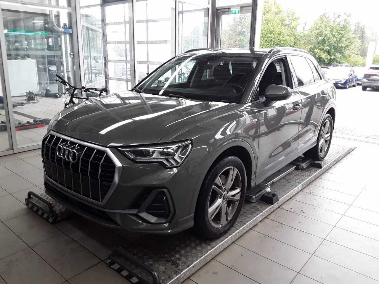 Audi Q3 40 TDI quattro S line Matrix Pano