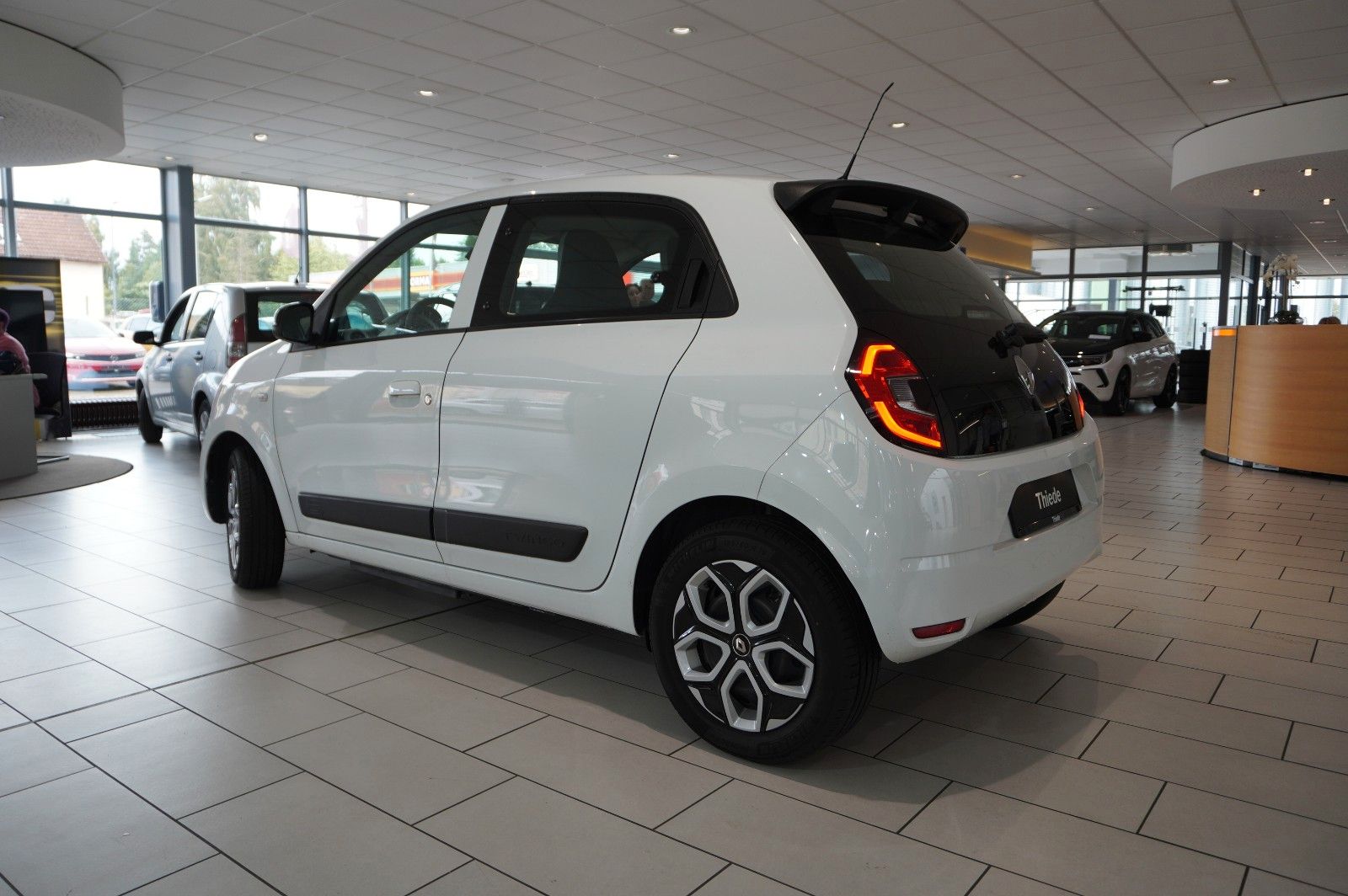 Fahrzeugabbildung Renault Twingo Equilibre Electric 22KWH NAVI/LED/DAB+