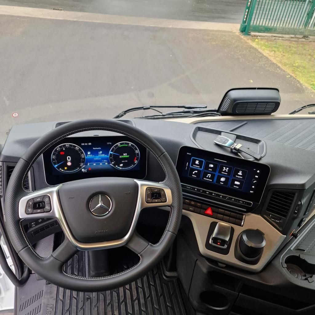 Fahrzeugabbildung Mercedes-Benz Actros 1851 LS 4x2 GIGA,Standklima,Nebenantrieb