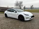 Tesla Model 3 Performance - 8-fach bereift