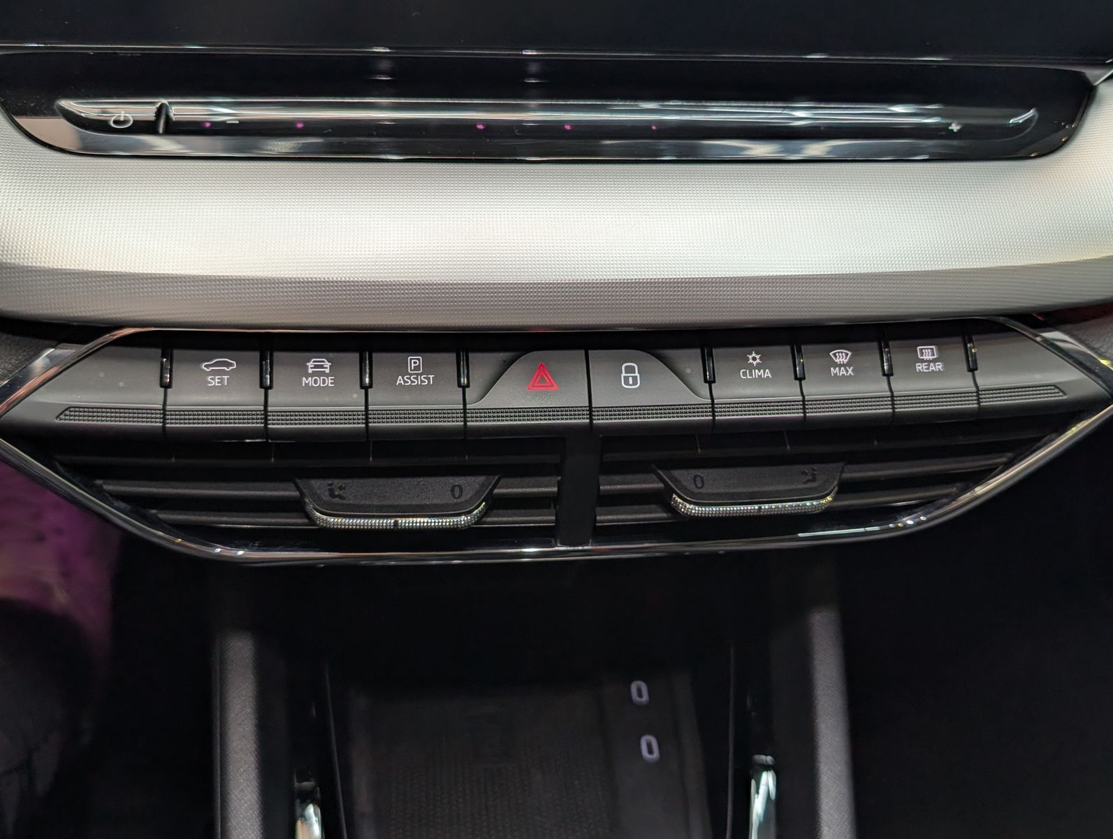 Fahrzeugabbildung SKODA Octavia 2.0 TDI First Edition LED Memory Pano 17