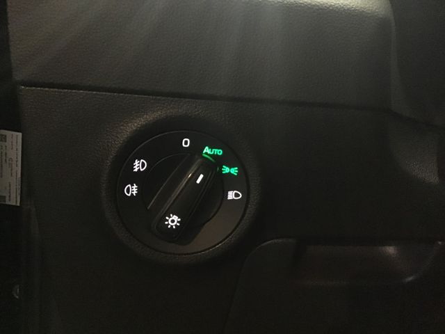 Fahrzeugabbildung Skoda Karoq Selection 1.5 TSI/DSG/ACC/SHZ/SmartLink