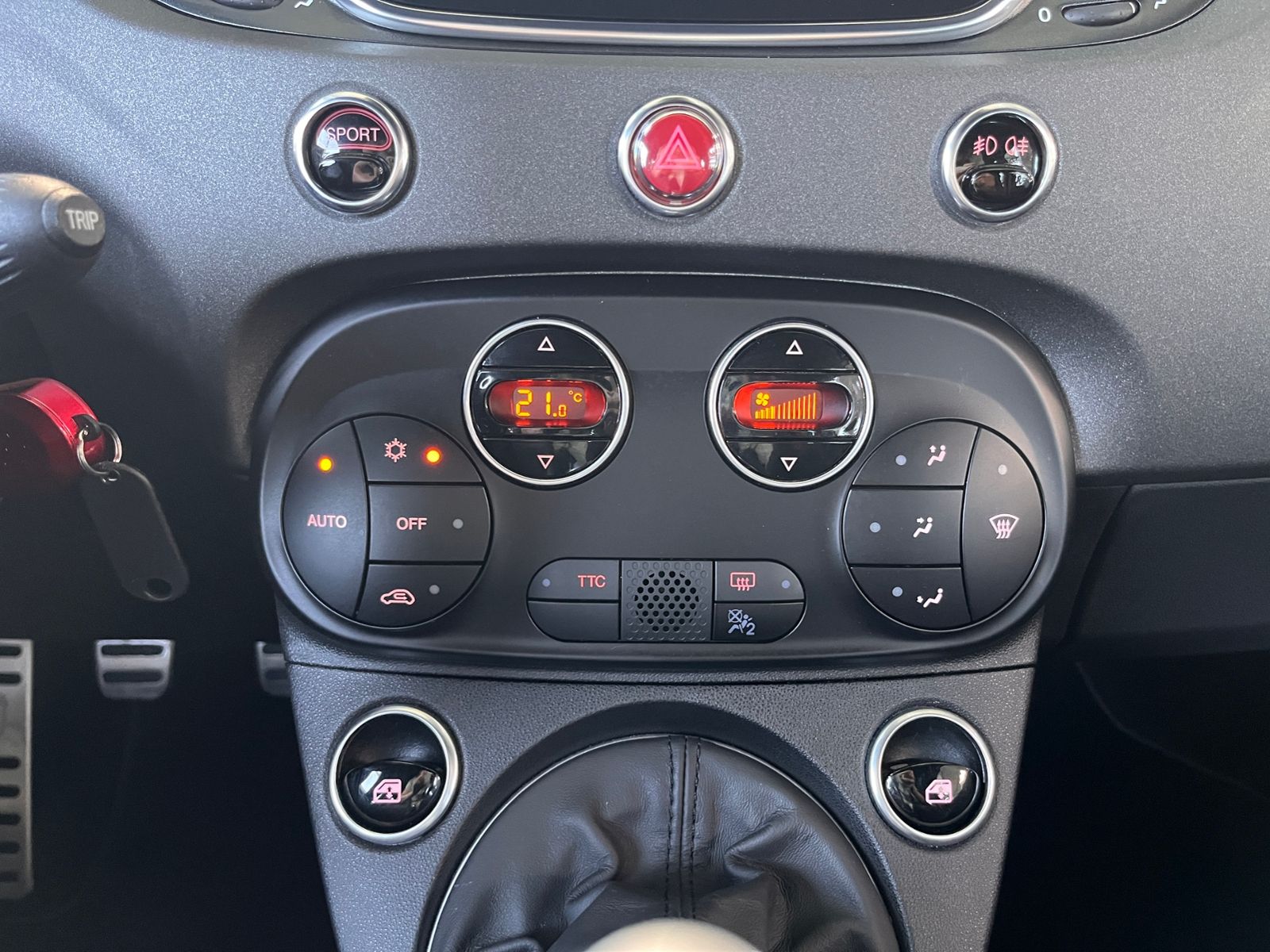 Fahrzeugabbildung Abarth 595C 595 C esseesse KLIMA XENON NAVI SHZ