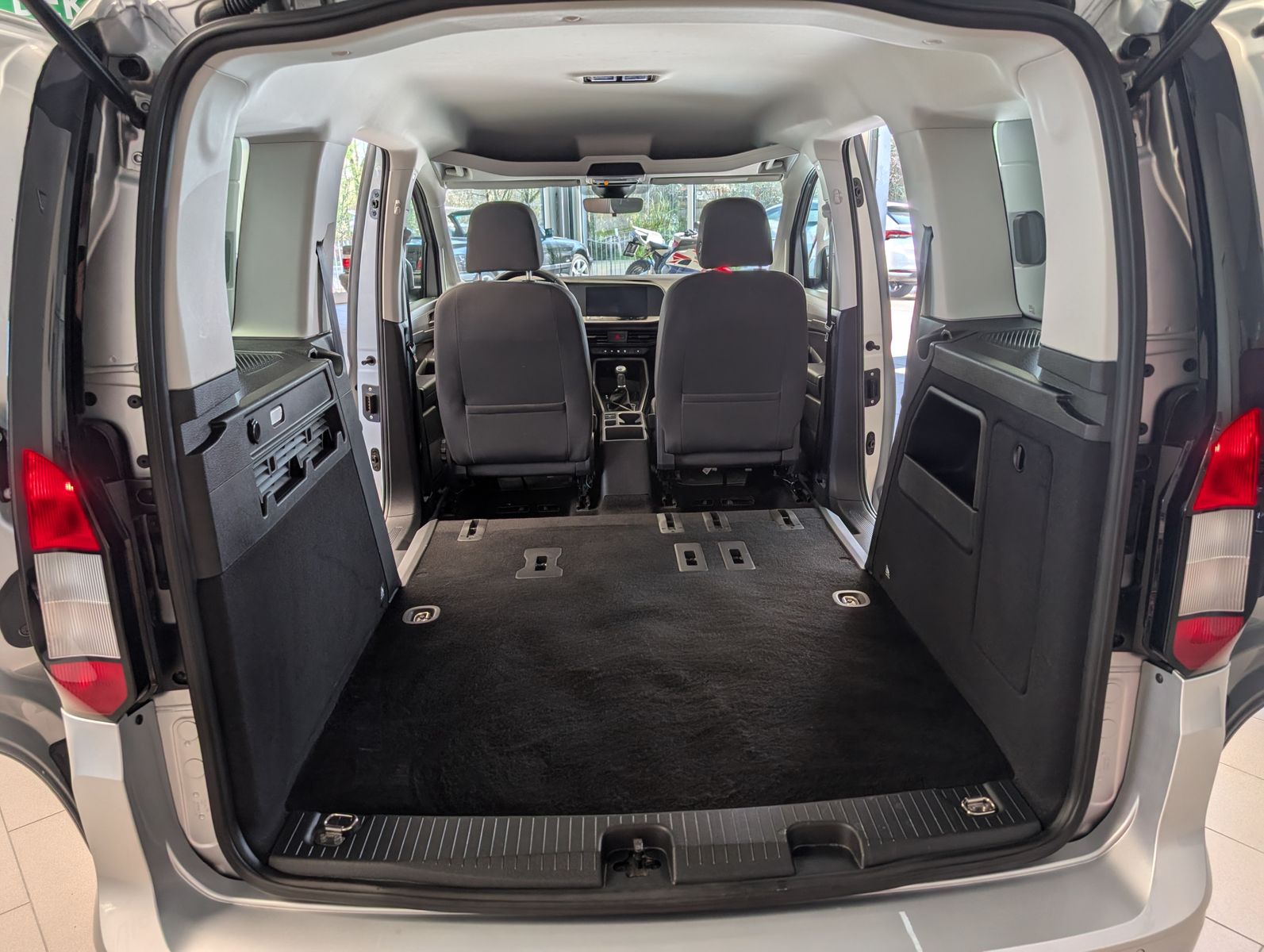 Fahrzeugabbildung Ford Tourneo Connect 2.0 Trend Tempo Navi Klima PDC