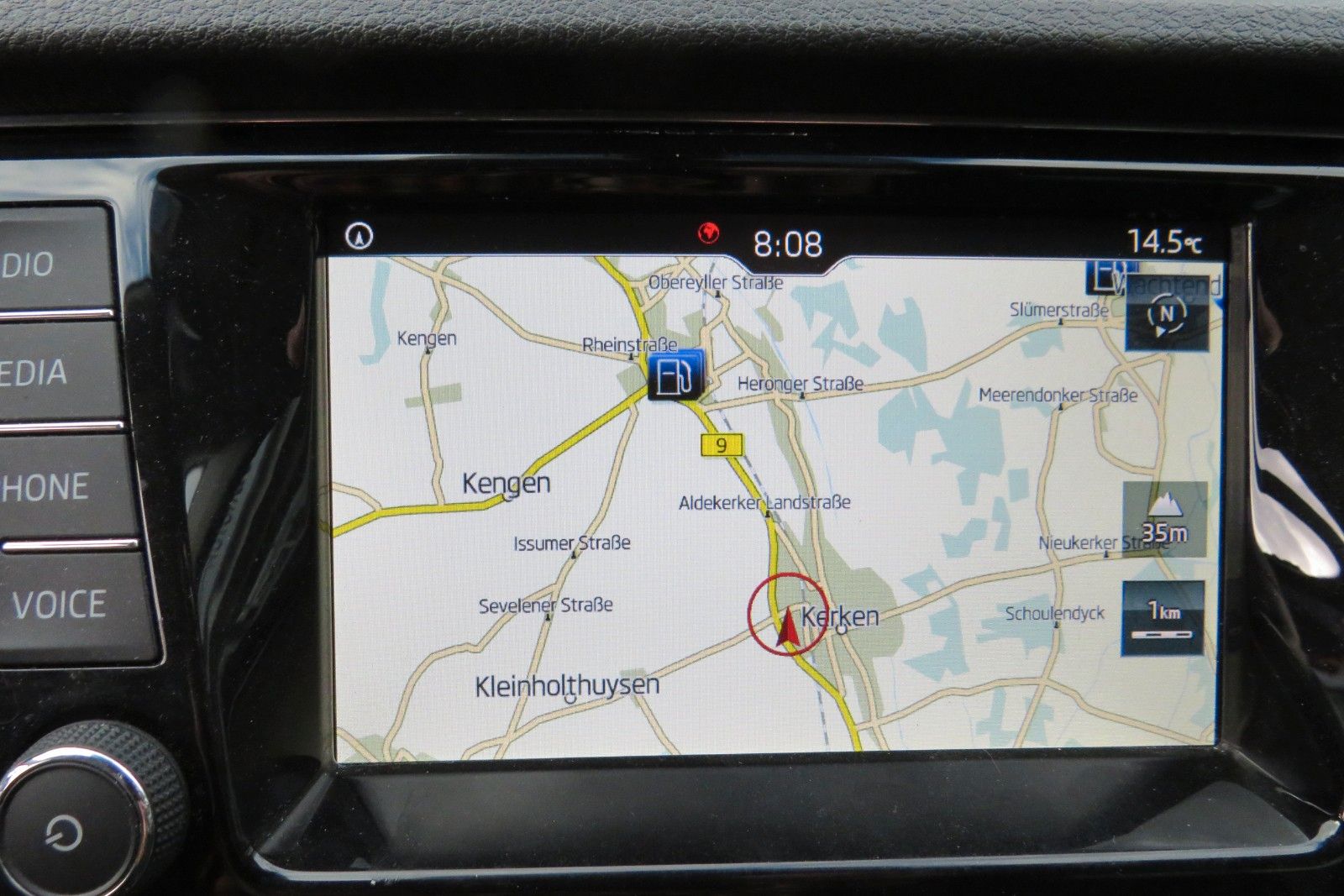 Fahrzeugabbildung SKODA Fabia Ambition DSG PDC NAVI SITZH APP 8-FACH 1.H