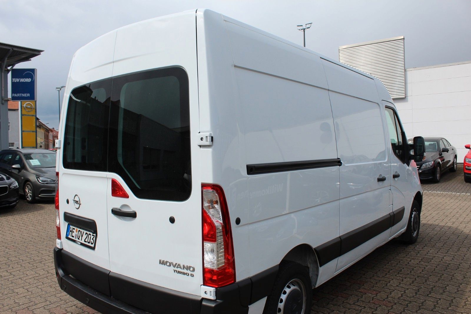 Fahrzeugabbildung Opel Movano B L2H2 3,3t AC/PDC/LED/TEMPOMAT