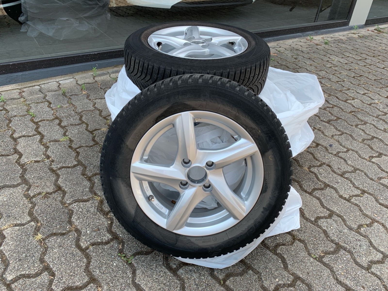 Fahrzeugabbildung Hyundai i10 1.0 Edition 30 1 Hand 8xbereift