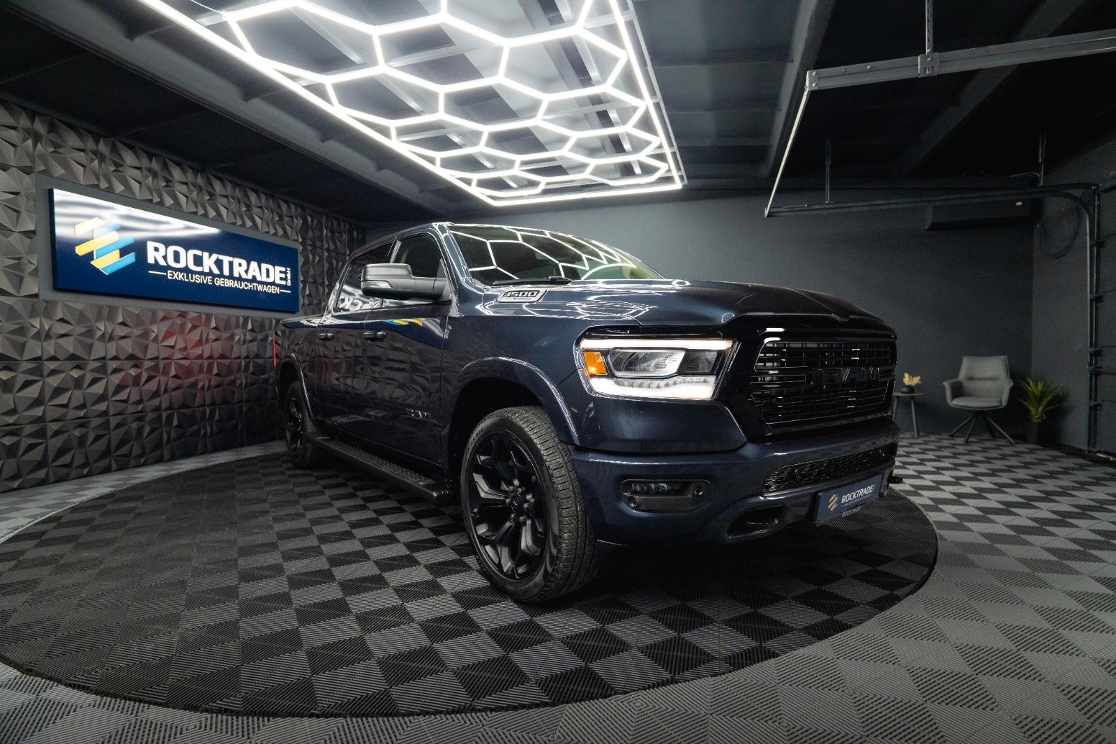 Fahrzeugabbildung Dodge RAM 5.7 V8 HEMI 4x4 NIGHT-Paket LARAMIE 22 Zoll
