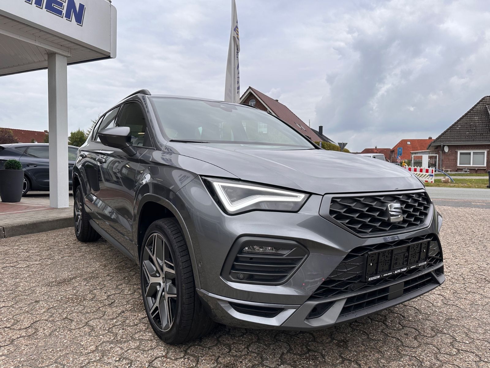 Fahrzeugabbildung SEAT Ateca FR 1.5 TSI DSG AHK/ACC/NAVI/LED/eHeck/SHZ