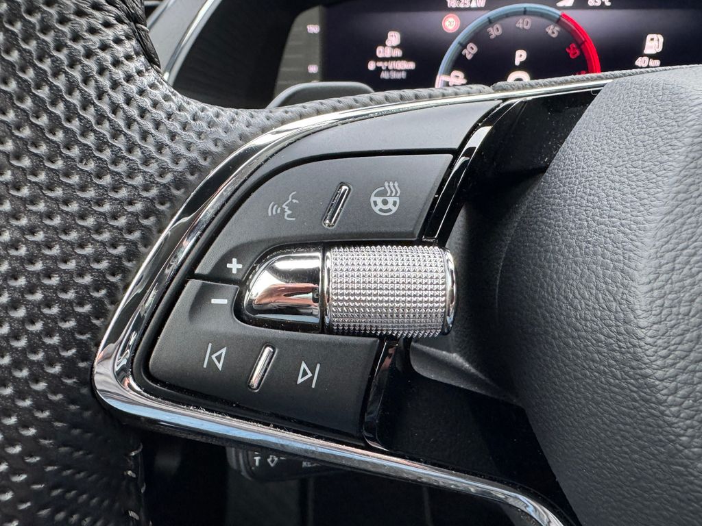 SKODA Superb Combi 2.0 TDI Sportline DSG SKODA Superb Combi 2.0 TDI Sportline DSG