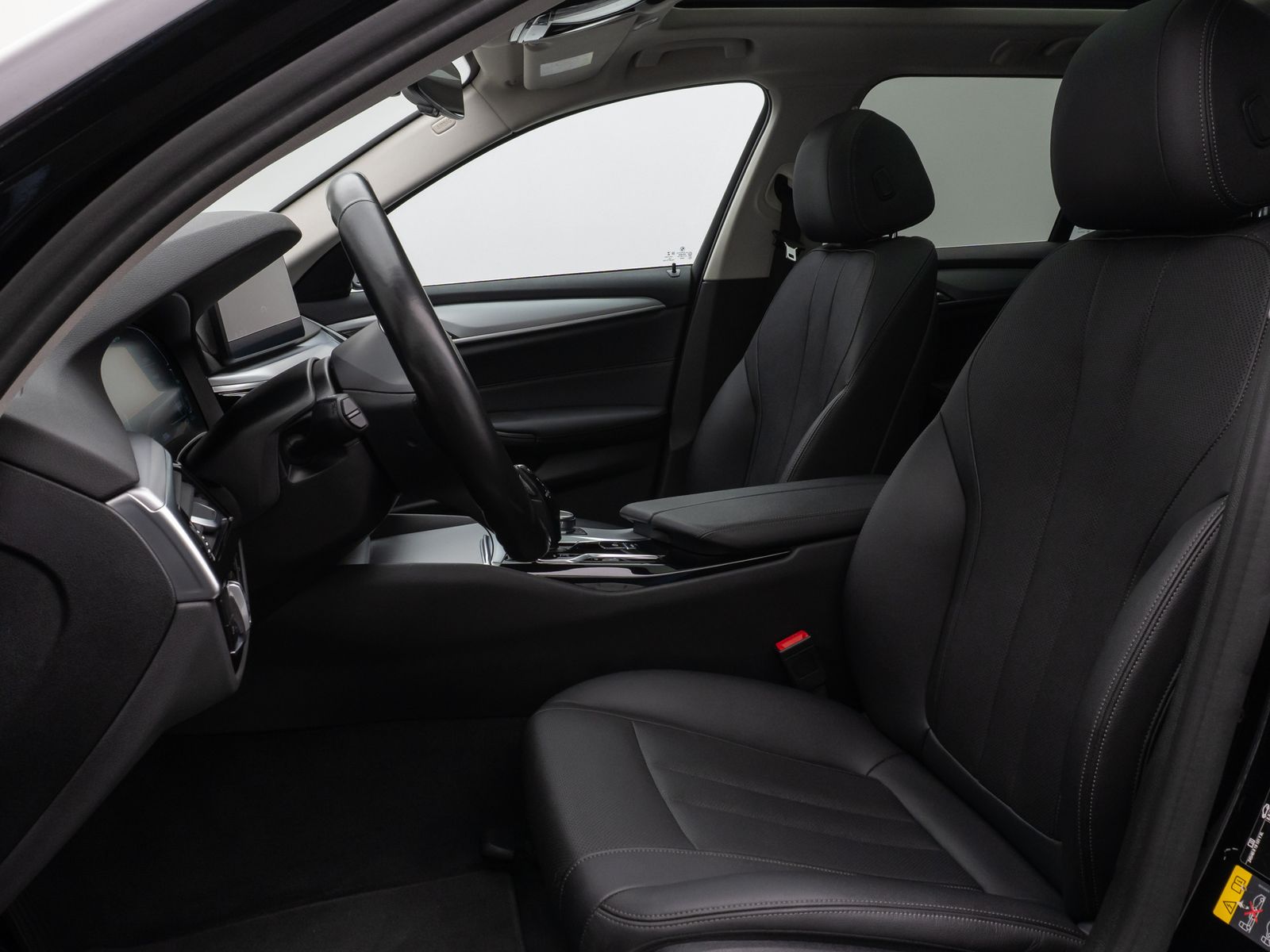 Fahrzeugabbildung BMW 530e Panorama Kamera DAB Leder Alarm AHK