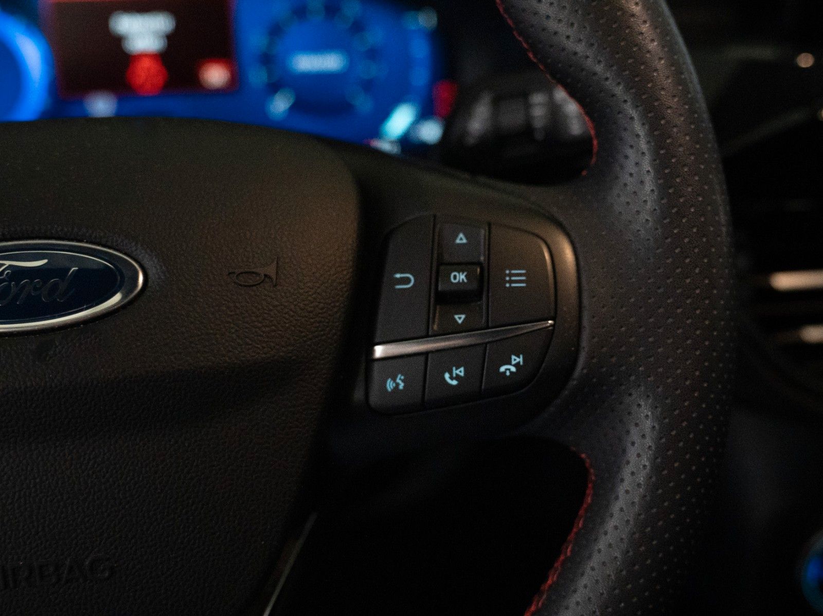 Fahrzeugabbildung Ford Kuga ST-Line AHK/WINTER-P./FRONT-/RÜCKFAHRKAMERA