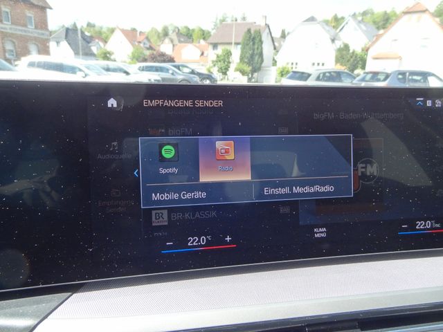 Fahrzeugabbildung BMW 318 i/1.Hand/Curved/LED/Navi/SitzH/2.500km/