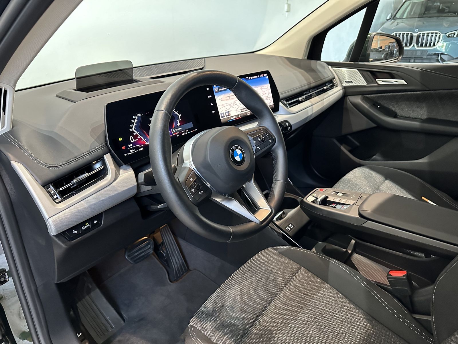 Fahrzeugabbildung BMW 220i Aktivsitz Head-Up AHK