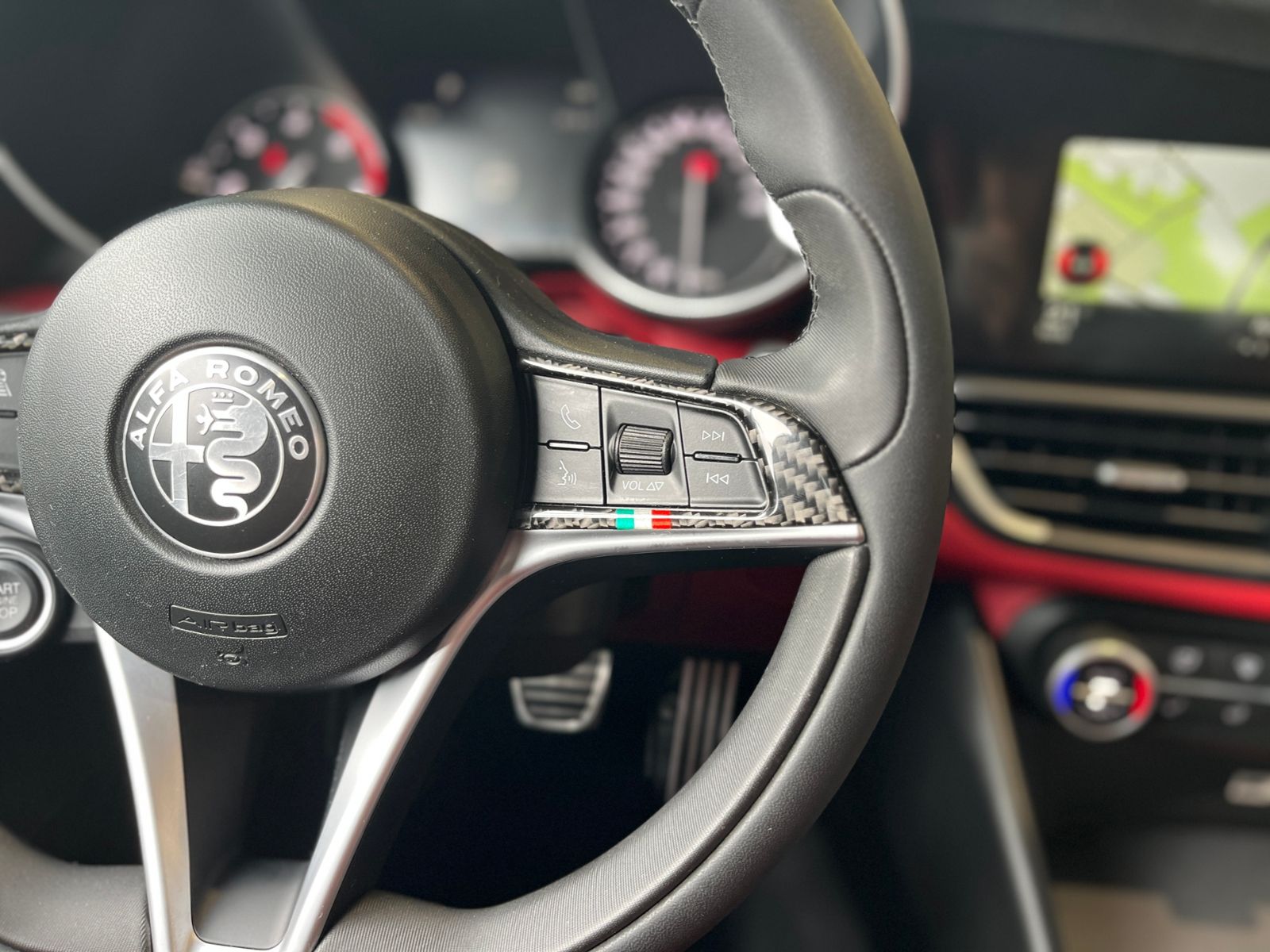 Fahrzeugabbildung Alfa Romeo Giulia Super H/K LEDER XEN NAV ACC RFK ALU