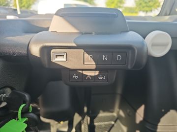 Bild 12 Opel Rocks-e GS Elektro 5 Panorama Digitales Cockpit