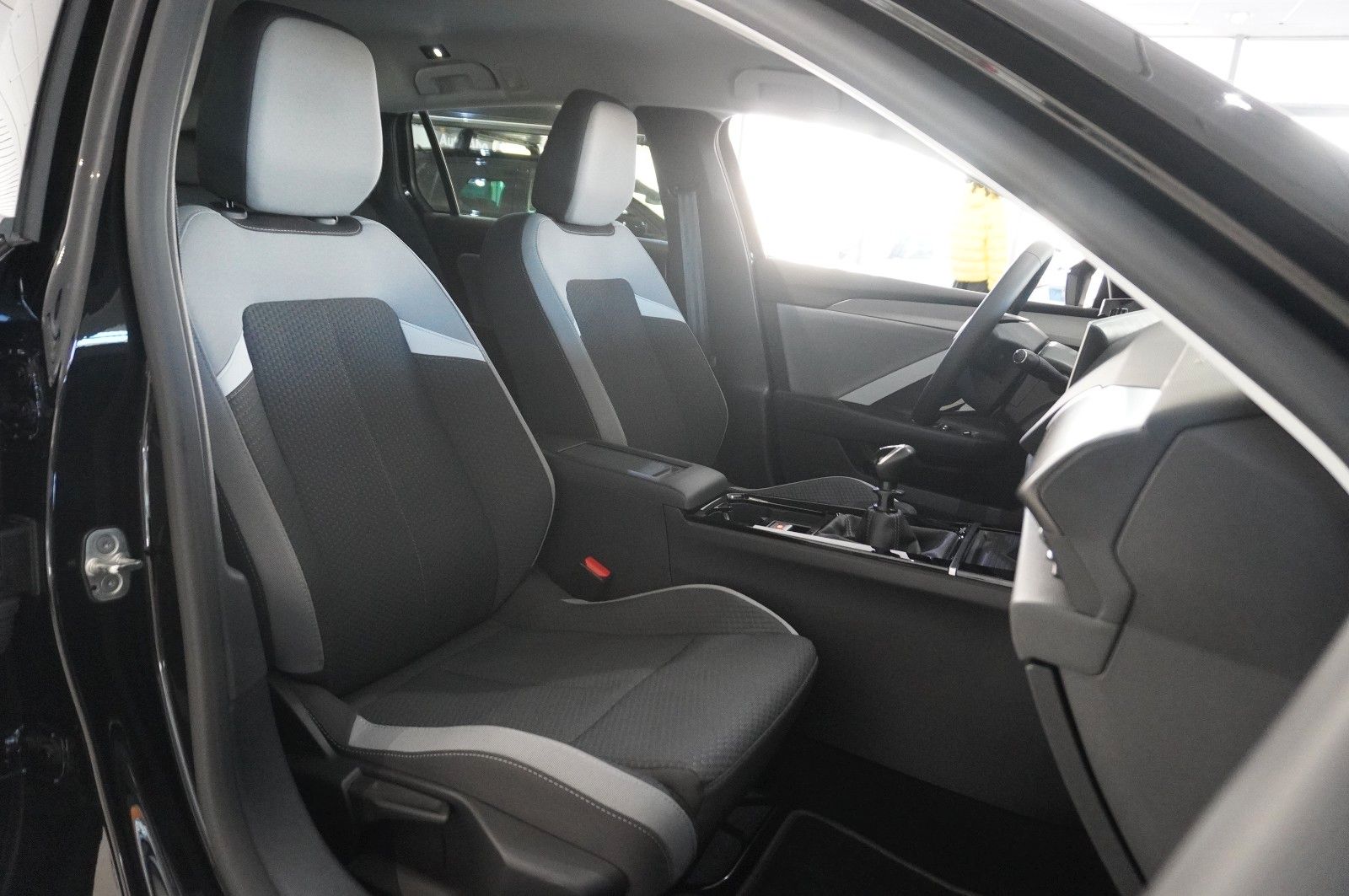 Fahrzeugabbildung Opel Astra L ST 1.2T  LED/NAVI/SHZ/ALU16/KAMERA/ALLWE