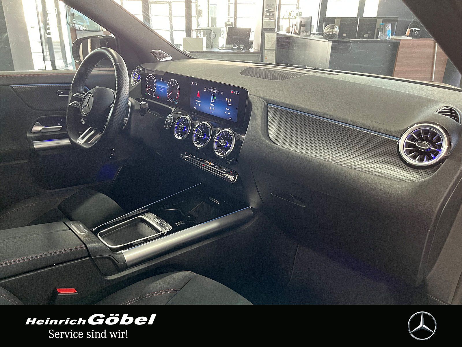 Fahrzeugabbildung Mercedes-Benz GLA 35 4M PANO+360°KAM+BURMESTER+MULTIBEAM+NIGHT