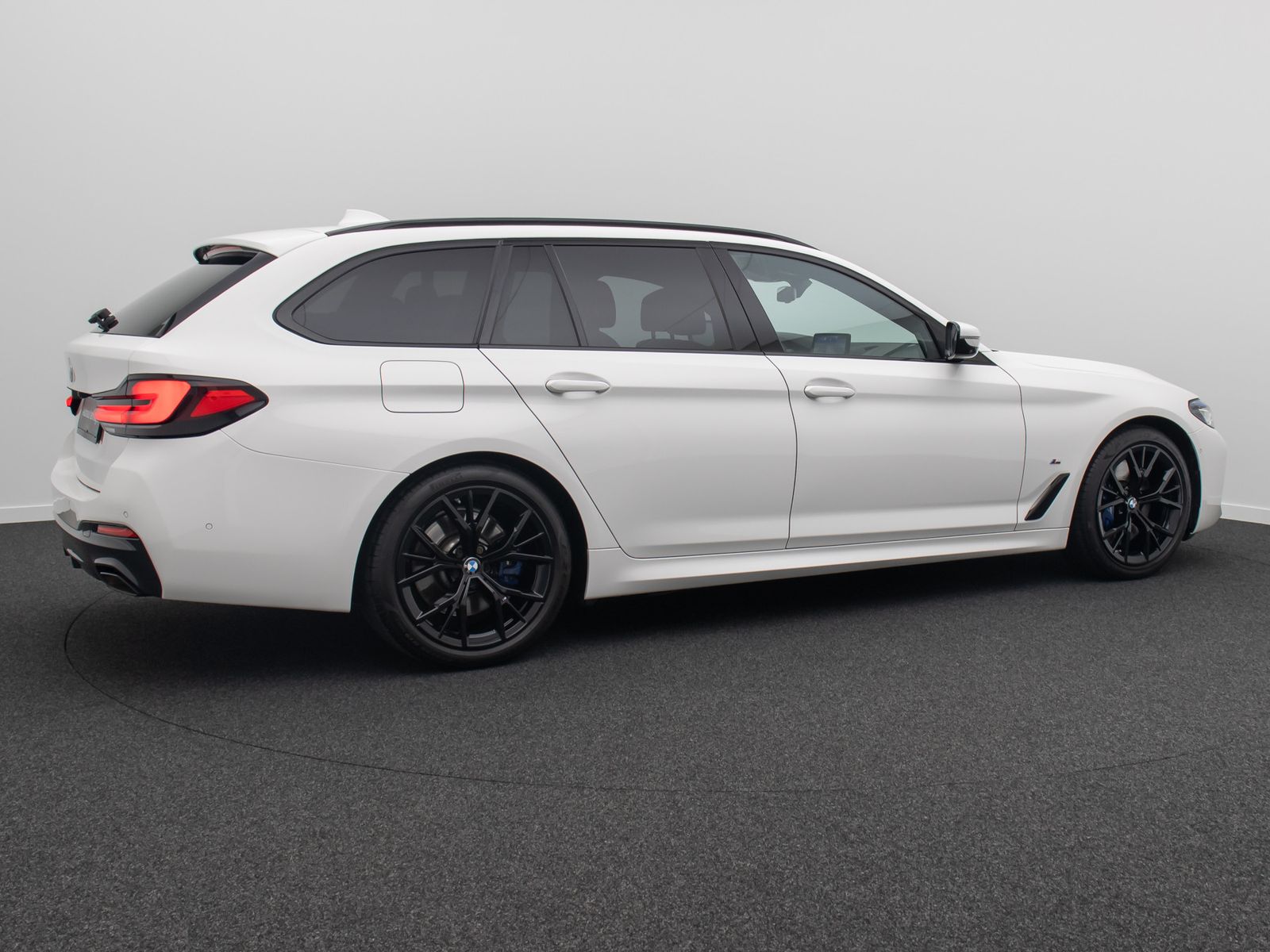 Fahrzeugabbildung BMW 540i xD M Sport 360°Memory DAB AHK Belüftung H/K