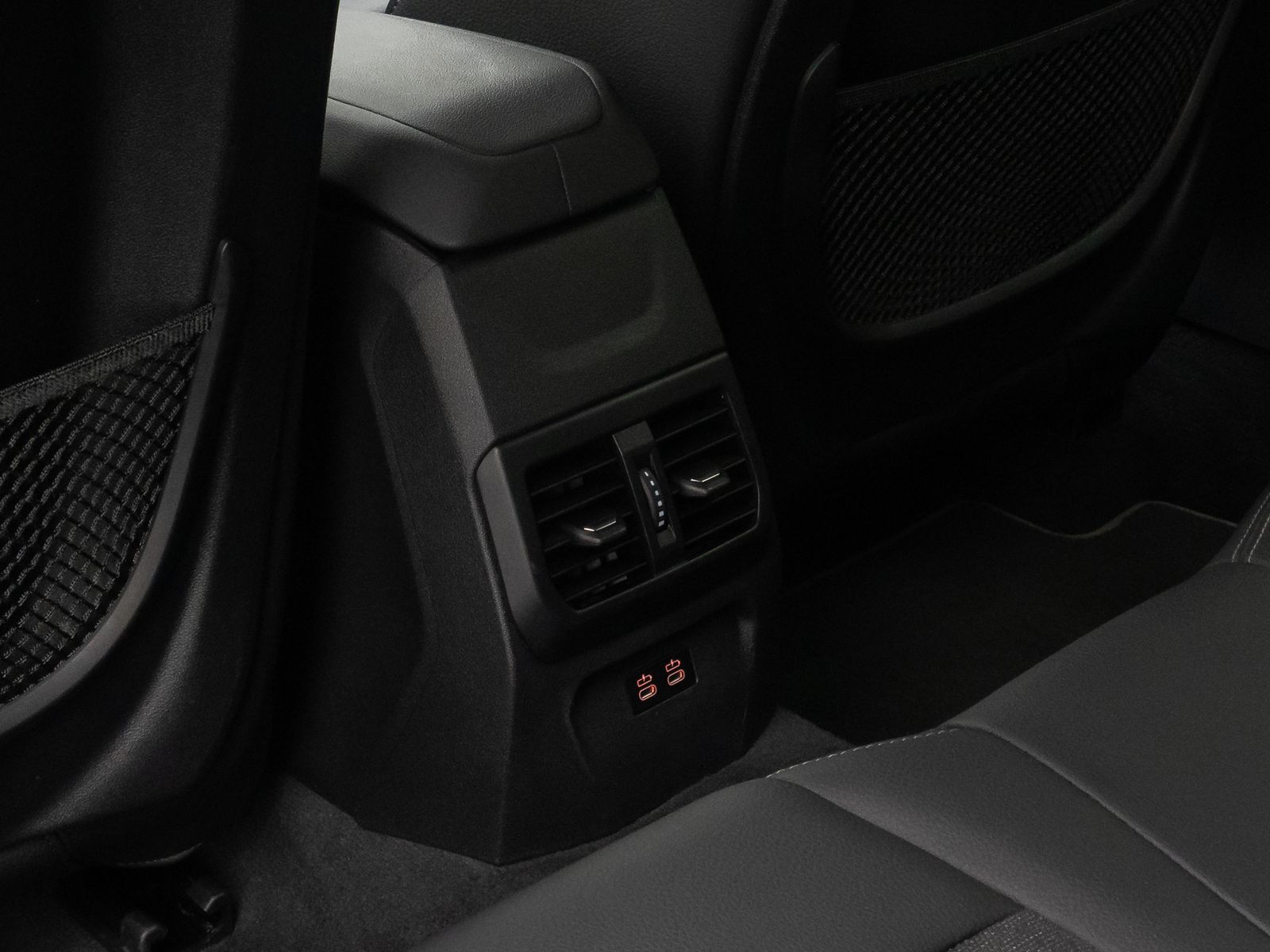 Fahrzeugabbildung BMW 118i Sport Line LED Navi DAB Tempomat