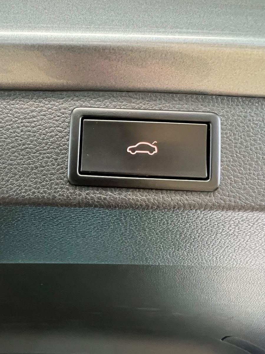 Fahrzeugabbildung SKODA Karoq Style 1.5 DSG *NAVI*KAMERA*CAR-PLAY*AHK*