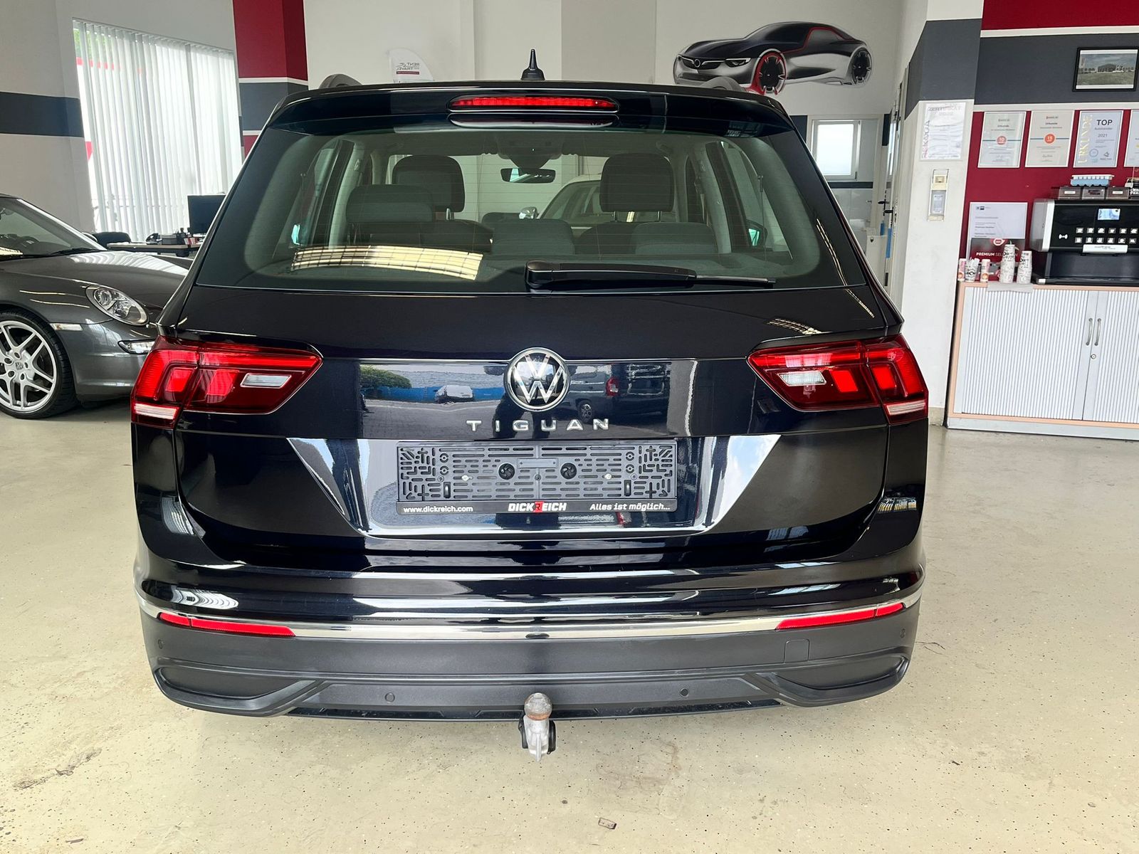 Fahrzeugabbildung Volkswagen Tiguan Life 2,0 TDI ACC/LED/AHK/SHZ/StHz/HARMAN