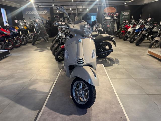 Vespa GTS 300 ABS ASR Keyless Sprt-Auspuff