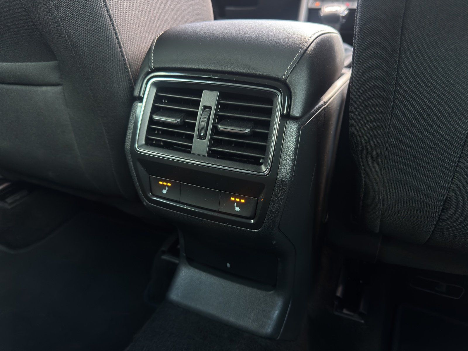 Fahrzeugabbildung SKODA Karoq 1.5 TSI DSG Style/AHK/KAMERA/ACC/LED/VIRT.