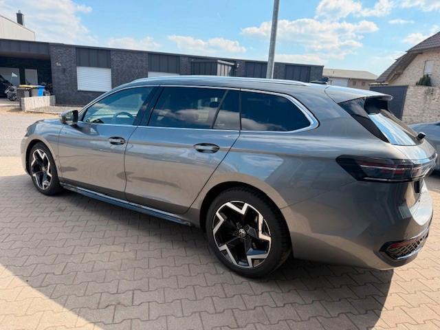 Volkswagen Passat Variant 2.0 TDI R-line ACC LED