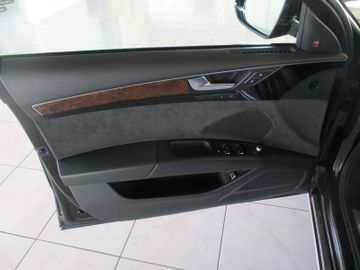Audi A8 - 10