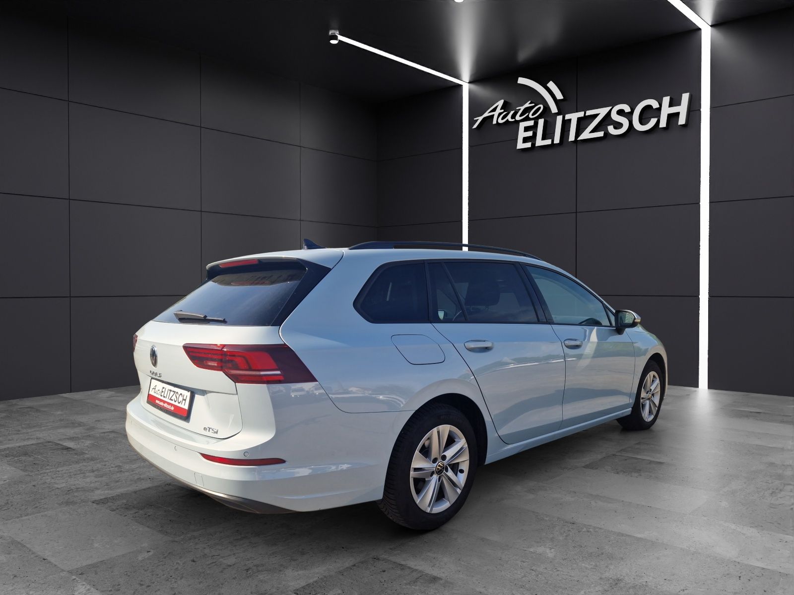 Fahrzeugabbildung Volkswagen Golf VIII Variant eTSI Life DSG LED ACC AHK SHZ